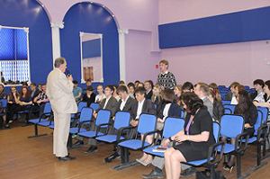 Lev Lubimov at High School #31, a HSE's partner in Perm