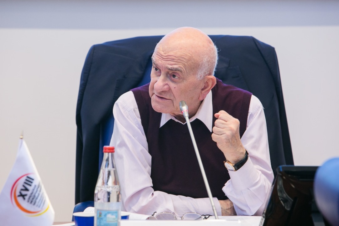 Евгению Ясину — 83 Иллюстрация к новости: Евгению Ясину — 83