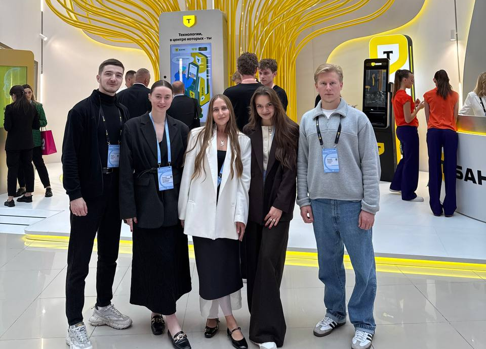 Иллюстрация к новости: Студентки магистратуры «Финансовые технологии» — призеры кейс-чемпионата FINOPOLIS.365